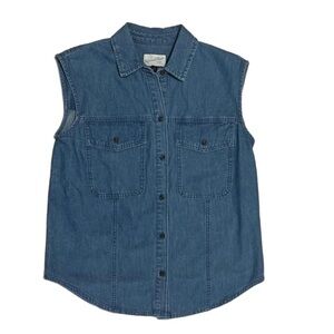 Moving sale! Universal thread denim top size XS but it’ll fit a S too